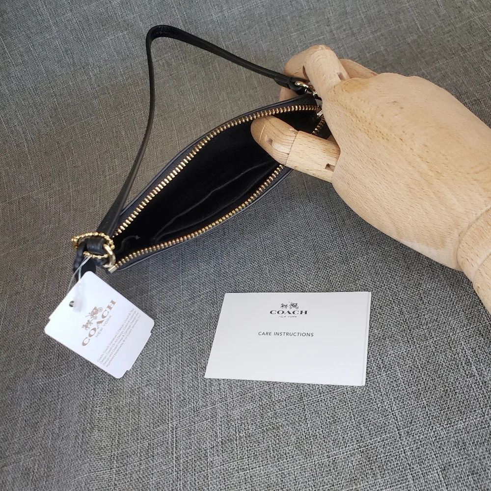 NWT Coach Leather Zipper Wristlet Wallet Clutch